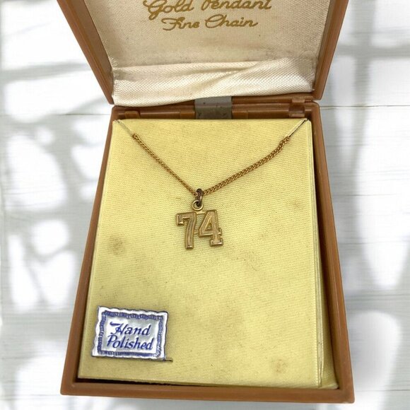 Vintage "74" Pendant Necklace 16"L Gold Tone Finish In Original Presentation Box - Picture 4 of 7
